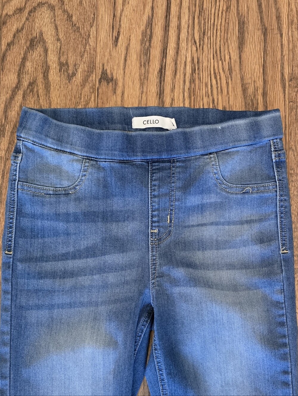 Cello Pull-On Flare Jeggings EUC - Women's Size M - Faded Denim Wash - Picture 5 of 13